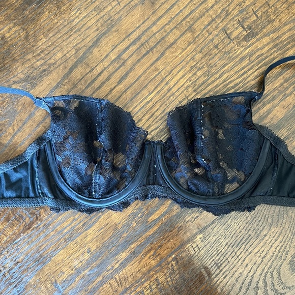 Vintage Victoria's Secret Lingerie Lace Bras - Picture 2 of 13